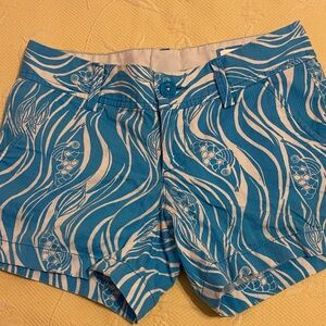 Lilly Pulitzer Blue and White Patterned Women's Shorts